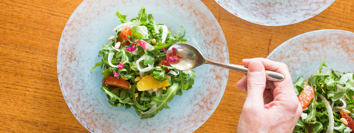 dressing salad with vinaigrette